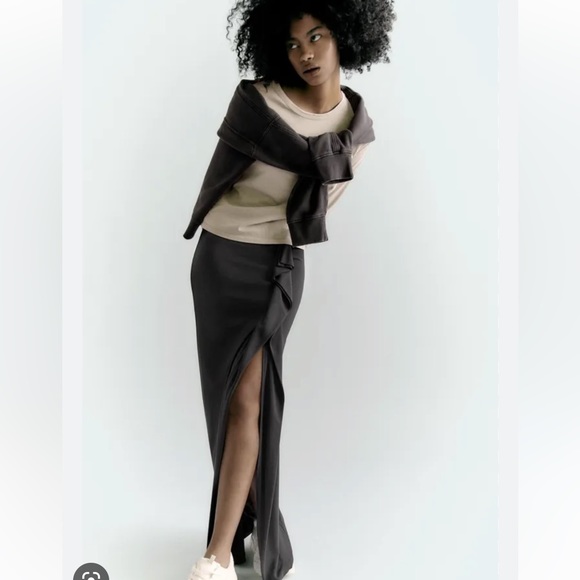 Zara Midi Skirt with Side Slit - Picture 2 of 4